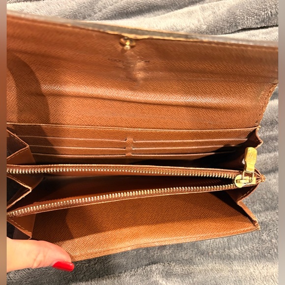Authentic Vintage Louis Vuitton Monogram Sarah Wallet - Picture 6 of 13